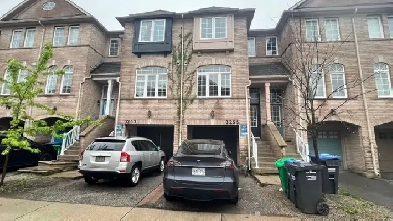 3BR 3WR Att/Row/Twnhouse in Mississauga near Derry Rd and 10th L Image# 1