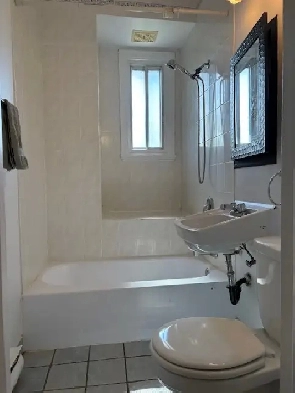 métro Angrignon3 1/2 au deuxième étage à Louer Image# 1