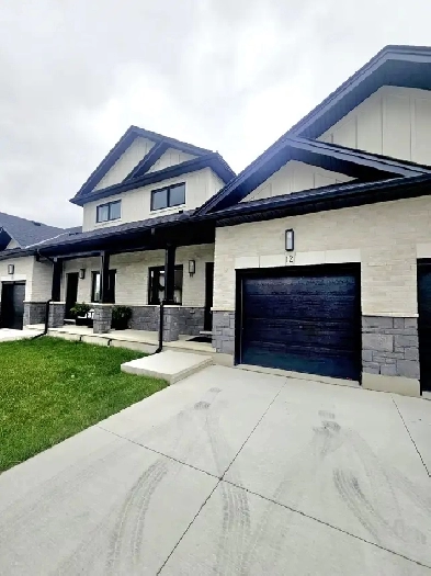 3-bedroom 3-bathroom Townhouse Image# 1