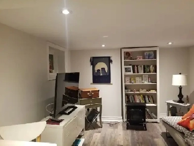 1 Bedroom   Den  Centrally Located  July 1st Image# 7