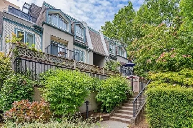 Spacious Corner Unit! Image# 1