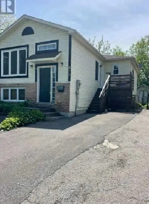 3 Bedroom 1 1/2 Bathrooms Freshly Painted Main Floor Apartment Image# 1