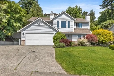 LEGAL SUITE   MOUNTAIN VIEWS   RV PARKING! East Abby Stunner