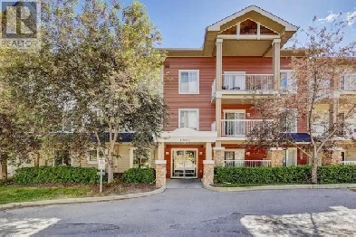 Beautiful 2 Bed  den and two bath Condo for rent in Panorama Image# 3