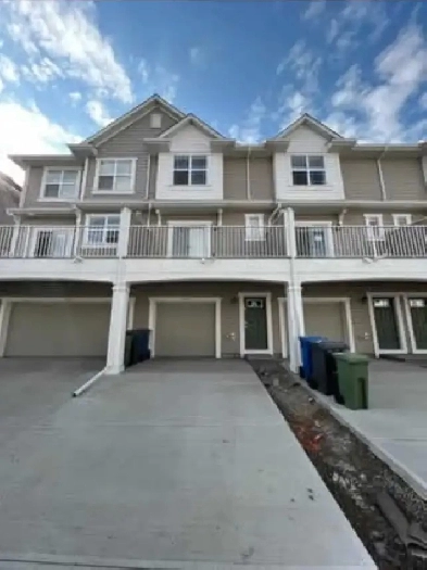 2 Bedrooms 2 Full bathrooms , front attached garage Townhouse Image# 8
