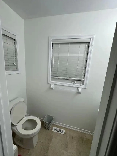 Sharing or Private room for rent South Barrie Robinson street Image# 1