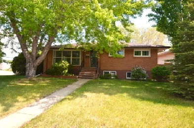 3 Bedroom Main Floor for Rent on Cumberland Image# 4