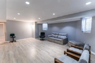 2 Bedroom, 1 Bathroom Basement Apartment Near UTM Image# 2