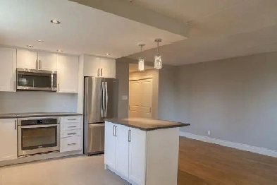 Westmount Estates, outdoor pool, gym, sauna - ID 3912 Image# 1