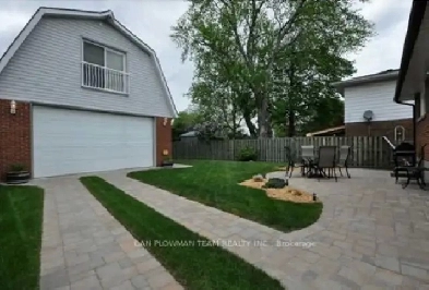 beautufull house for rent 3 bedroom quit street with HUGE garage Image# 1