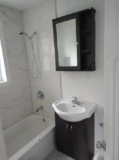 5 1/2 disponible, Sherbrooke, 1300$/mois. Image# 1