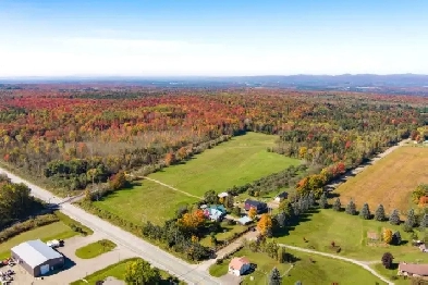 Bury (Estrie) : Domaine 132 acres, bâtiment agriculture int. Image# 1