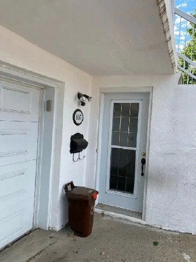 Clean renovated 3 1/2 basement apartment  1300$ Image# 1