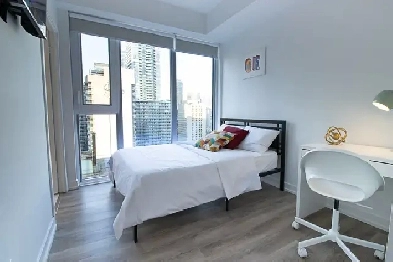 Master Room & Private Bathroom near Eaton Center Image# 3