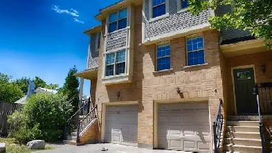 Furnished 4 Bedroom Townhome for Students Downtown London Image# 8