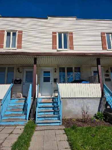 Charming 2 bedroom with basemnet and beautiful back yard Image# 1