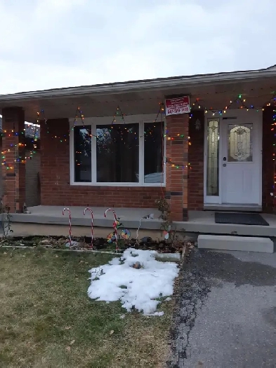 Clean Bedroom for Rent in Detached Home – Utilities Included Image# 1