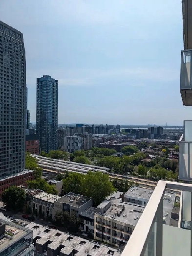 Condo 3 ½ Meublé – Centre-ville de Montréal Image# 1