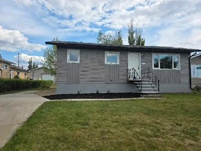 Beautiful 4 bedroom, freshly renovated home for sale Image# 4