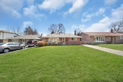 3BR 2WR Detached in Mississauga near truscott and winston church Image# 1