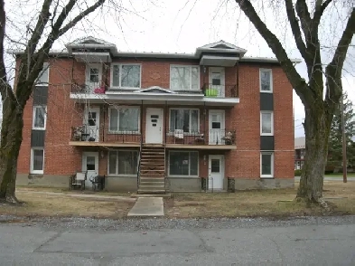 5 1/2 for rent in BEDFORD- 780$/mo Image# 1