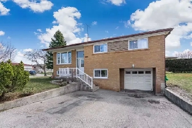 3BR 2WR Detached in Mississauga near DARCEL / ROCKHILL Image# 1