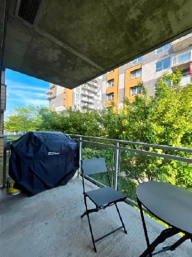 CLÉS EN MAIN! 4½ Tout Inclus   Meublé | Laval Métro | Piscine Image# 5