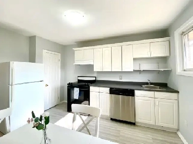Upper- 252 Scott Street Image# 10