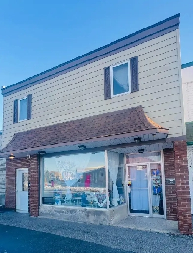 Versatile 2-Unit Building in Prime Gatineau Location – $430,000 Image# 9