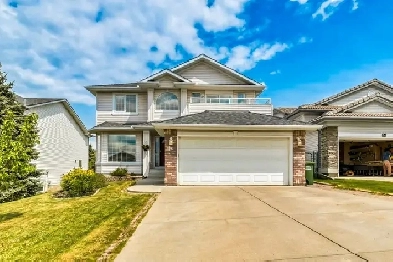 BEAUTIFUL Home in Gleneagles in Cochrane Image# 6