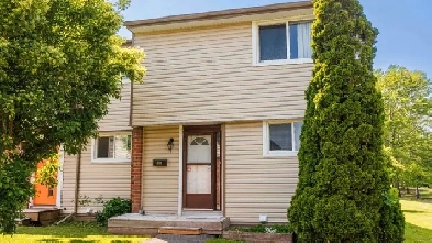 UPGRADED 3 BDRM END UNIT TOWNHOUSE IN CARSON GROVE, GLOUCESTER Image# 10