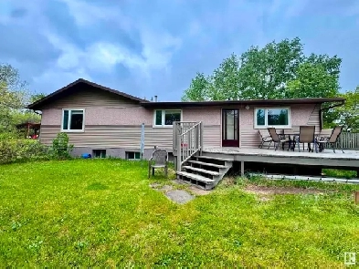Charming 1,044 sq ft bungalow at Sandy Lake, Two Hills County Image# 1