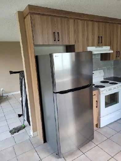 3 BR Main Floor - Pineridge - Avail June 30 Image# 1