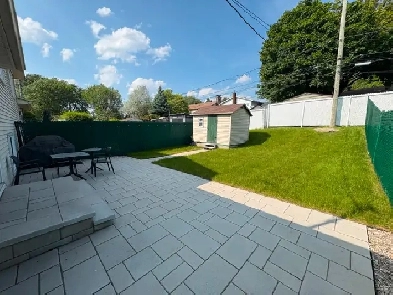 Single Family Home near Metro, Carrefour Parc Autoeroute 15/440 Image# 1