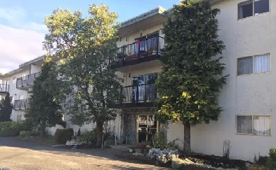 One bedroom suite with balcony in Sidney.  July 1st Image# 3