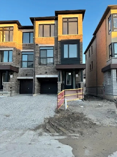 NEW BUILD 4 BDRM End Unit HOME (UPPER FLOORS UPPER LAUNDRY) Image# 1