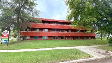 Beautifully Renovated 2-Bedroom Apartment in East Hill Image# 1