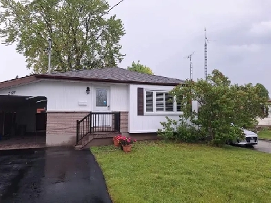 Spacious 3-Bedroom- 1 Bath Upper Unit Image# 1