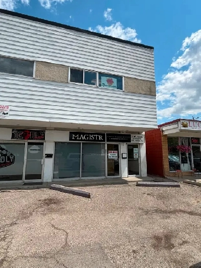 Over 750 sq/ft main floor commercial space available Haddon Rd Image# 2