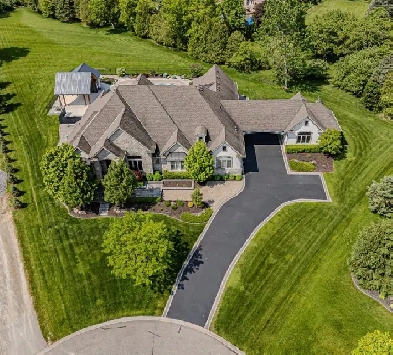 Welcome to 29 Wallace Court — extraordinary executive residence! Image# 6