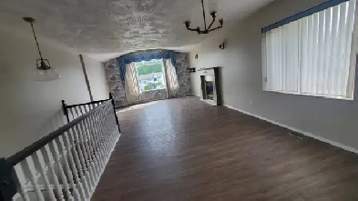 3 BEDS/2 BATHS HOUSE, DOUBLE GARAGE, COLLEGE HEIGHTS Image# 3