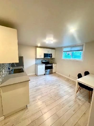 Oliver/June/July/Monthly/Furnished BACH APT/Wifi/Laundry Image# 4