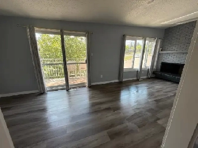 3 bedroom House(mainfloor) for rent Image# 2