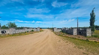 Escape to the beauty of Snipe Lake Resort Image# 3
