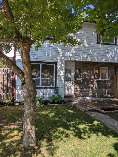 $2400 Inc. Manitou area 3 bed townhouse, newly renovated. Image# 1