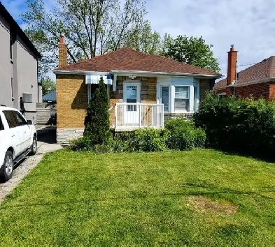 Charming 3 Bed, 2 Bath Home for Rent in York, Ontario! Image# 8