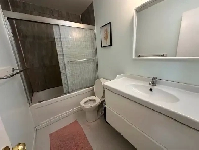 Room main floor for student rent 