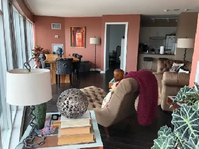 LARGE & BRIGHT: 2 Bed and 2 Bath Condo Downtown Toronto Image# 8