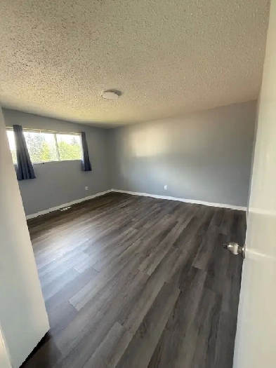 3 bedroom house(mainfloor) Image# 2