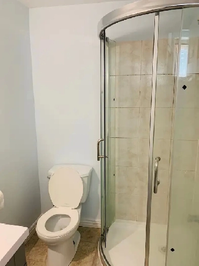 Square1,UTM,Sheridan,1 basement room with private toilet,parking Image# 4